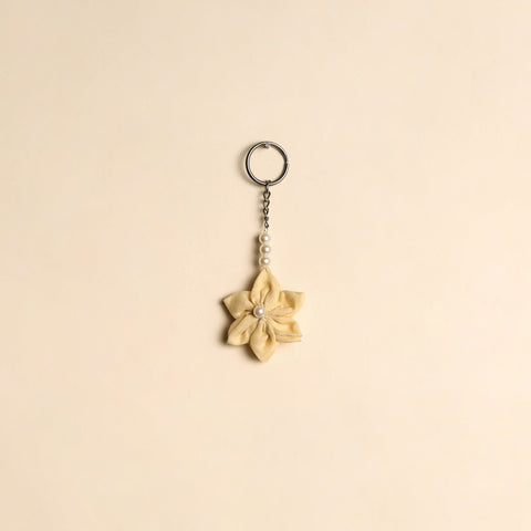 Beaded fabart flower keychain 03 - handcrafted