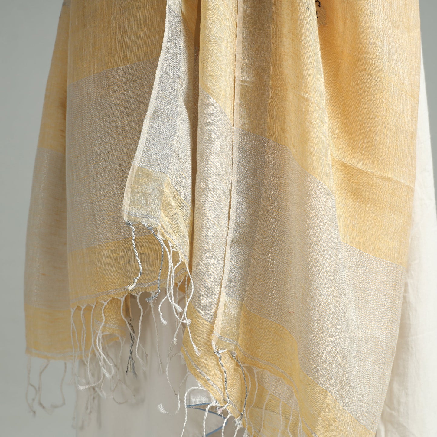  Bengal Jamdani Handloom Linen Dupatta with Tassels 14 Online at iTokri.com