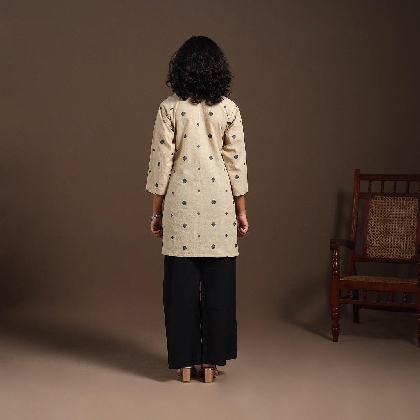 Beige - cotton short jacquard kurta with hand embroidery 02