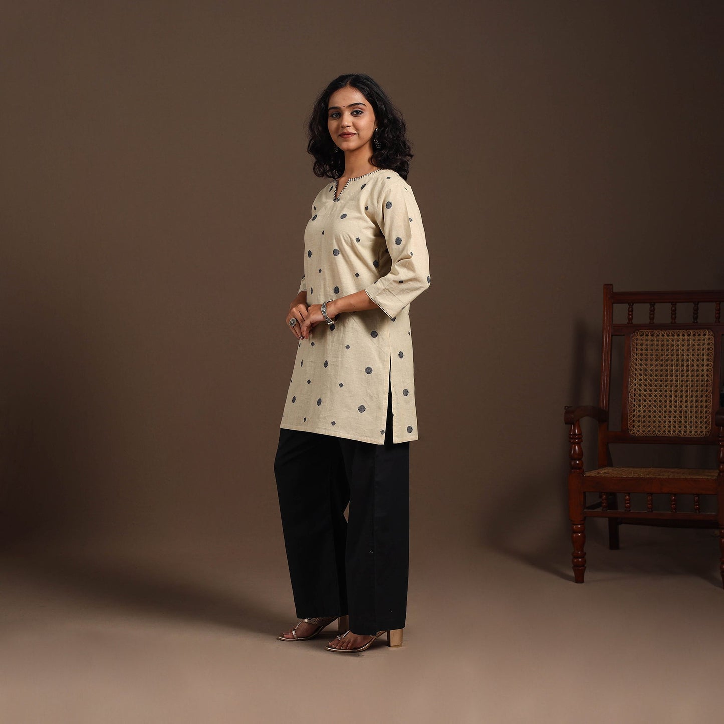 Beige - cotton short jacquard kurta with hand embroidery 02
