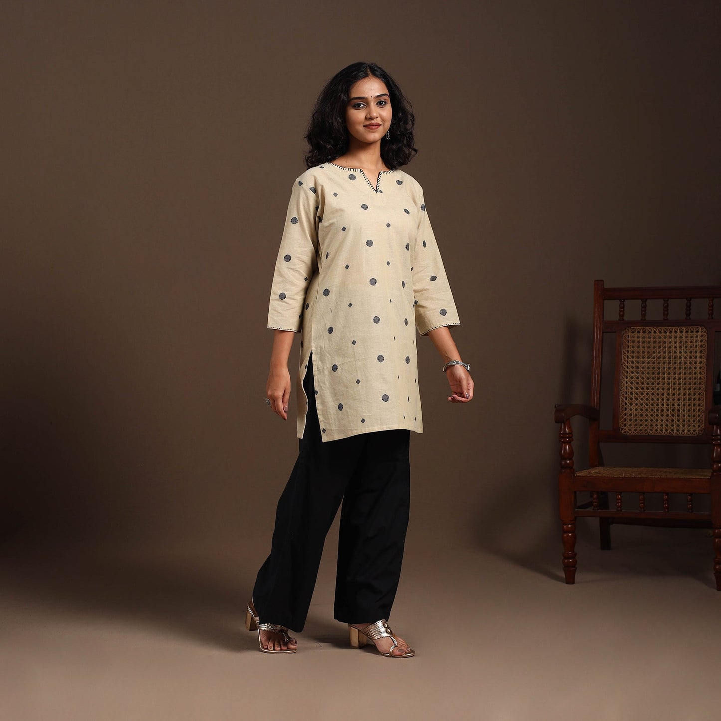 Beige - cotton short jacquard kurta with hand embroidery 02