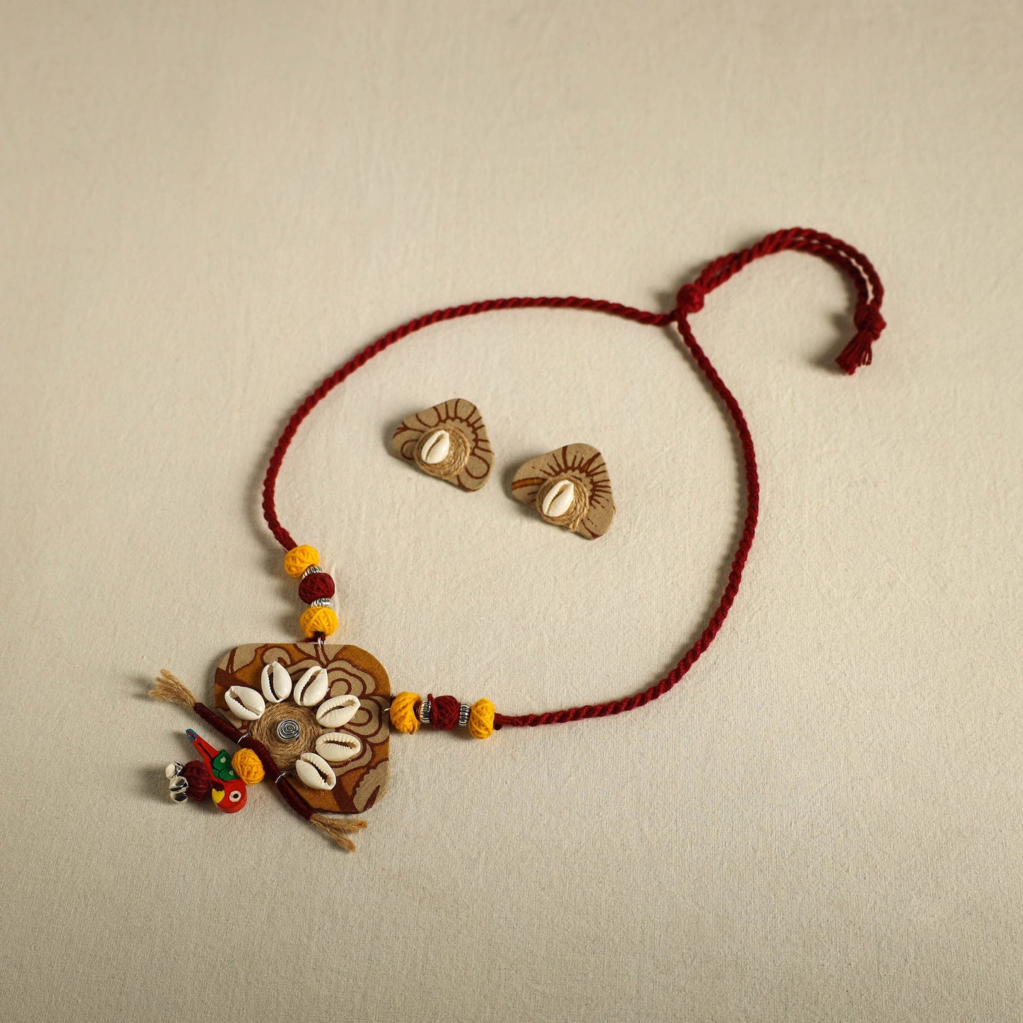 Beige - fabart jute & shell work necklace set 02