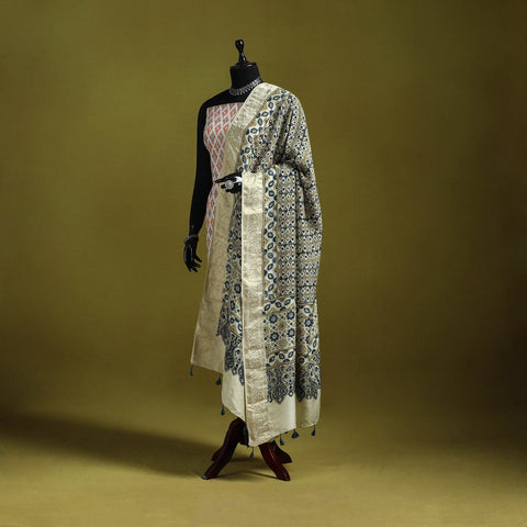 Hand natural dyed dola silk zari border dupatta