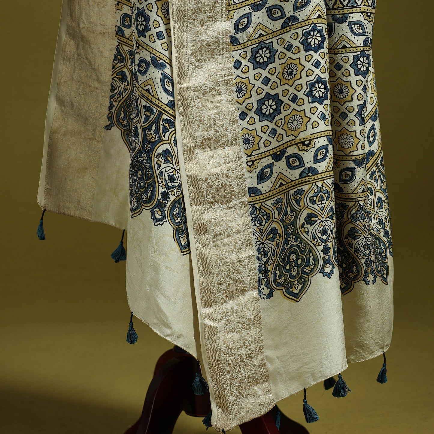 Hand natural dyed dola silk zari border dupatta