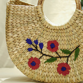Beige Handcrafted Natural Water Reed Embroidered Hand Bag 