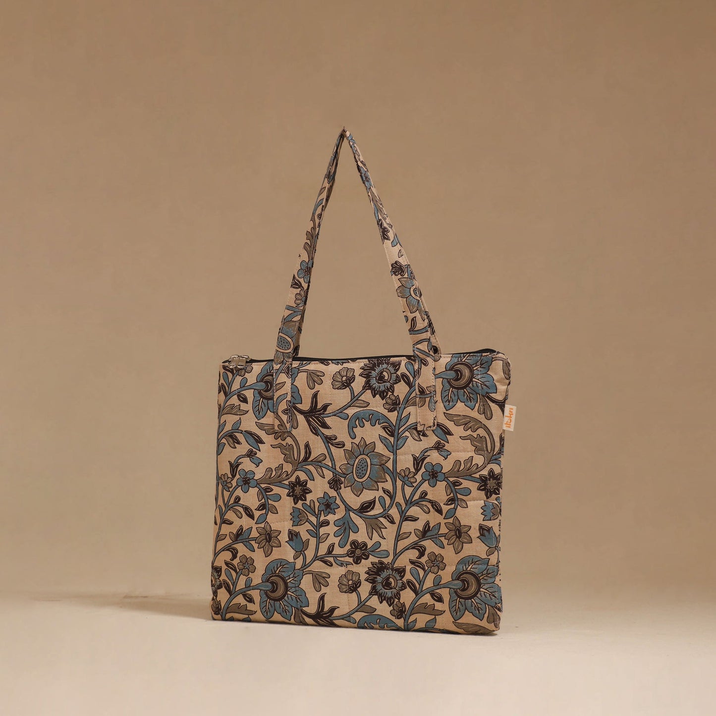 Handcrafted quilted handbag 04