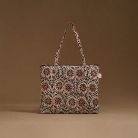 Handcrafted quilted handbag 17