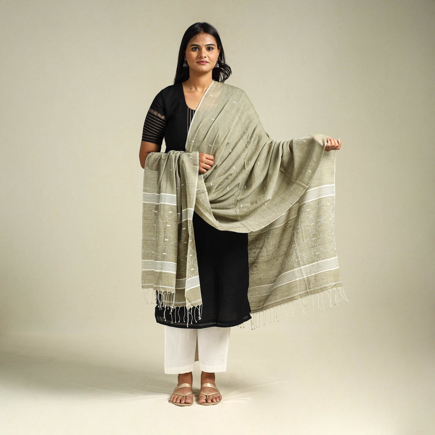 Beige - handloom cotton bengal jamdani dupatta 02