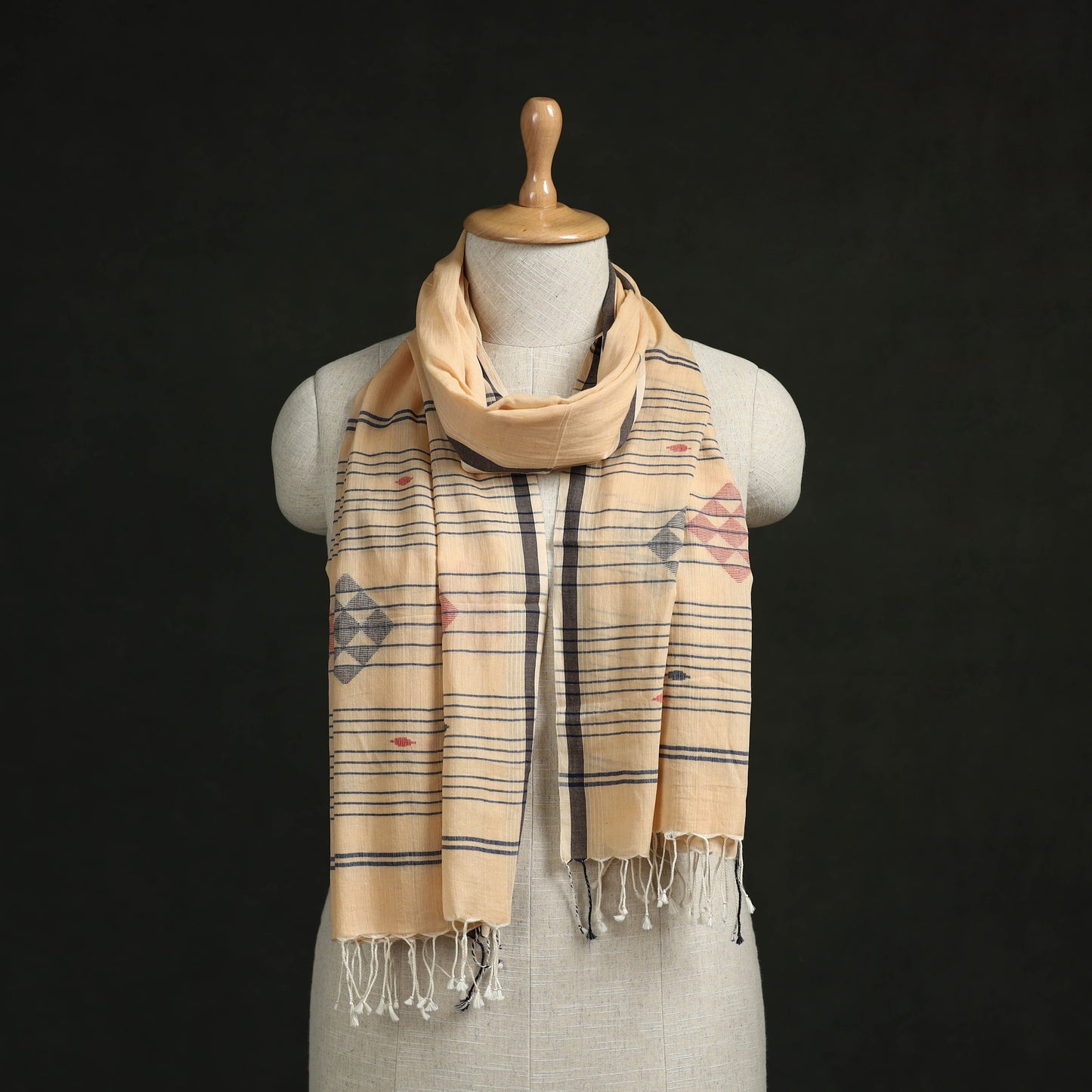 Handloom cotton burdwan jamdani stole with tassels 02