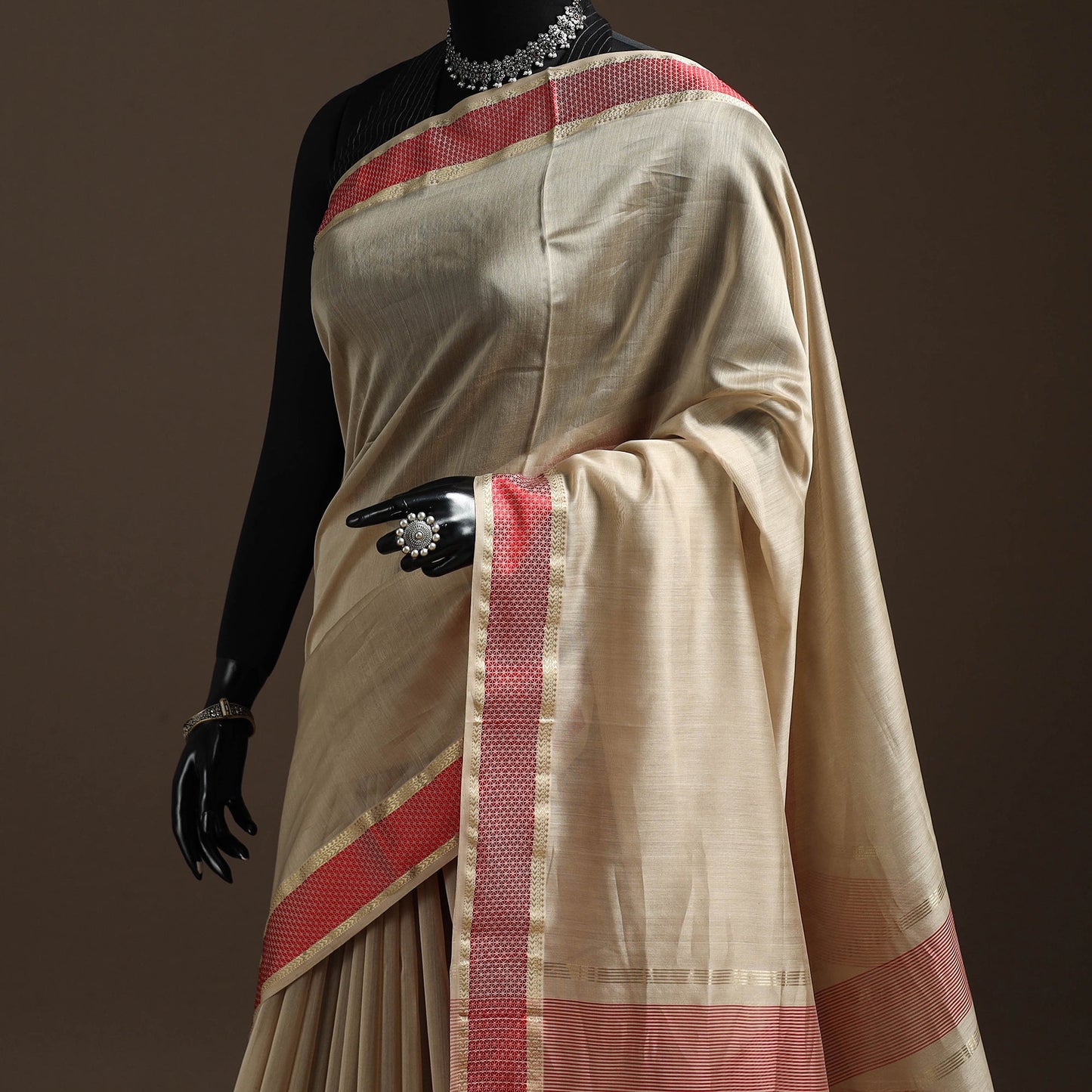 Beige - handloom maheshwari saree with thread border 11