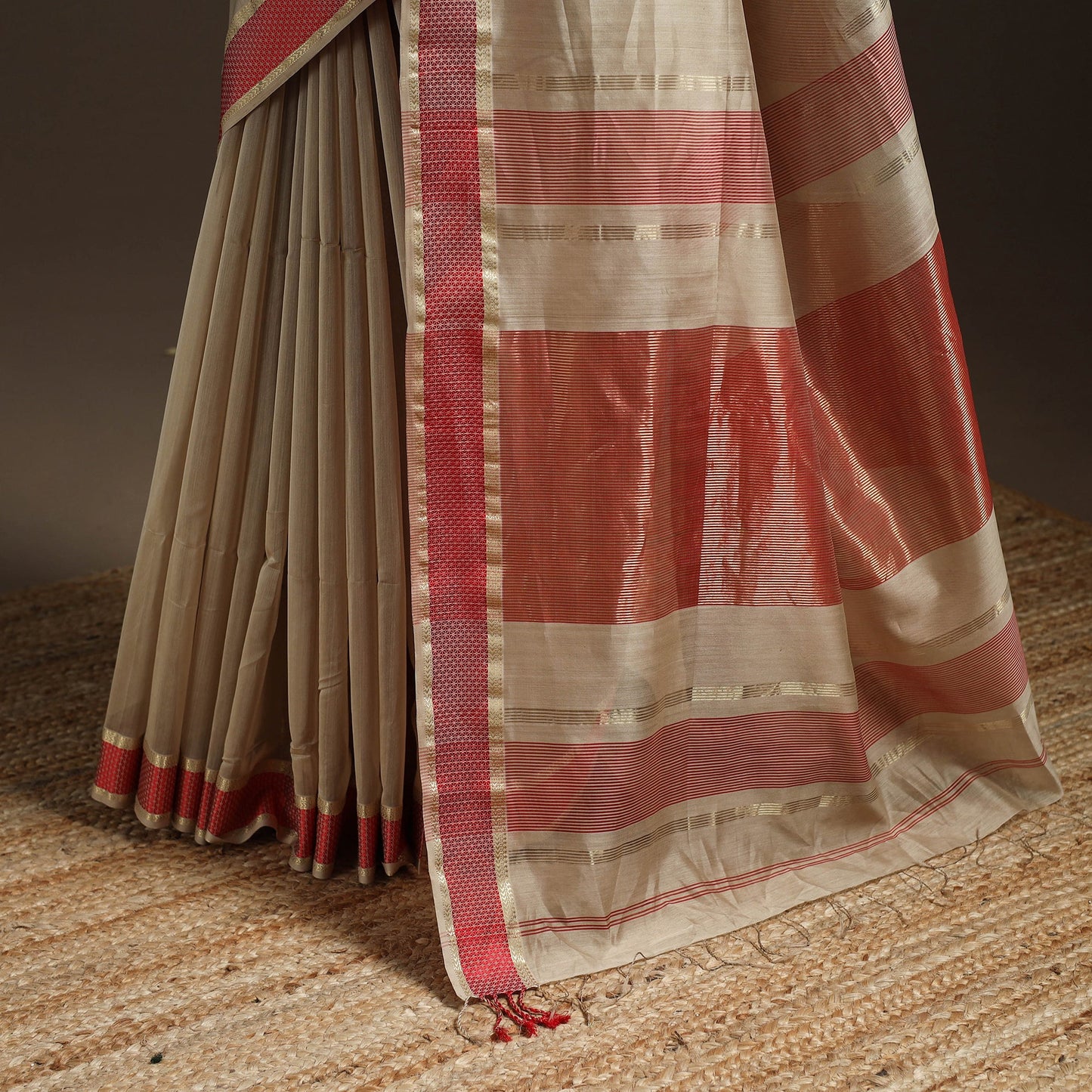 Beige - handloom maheshwari saree with thread border 11