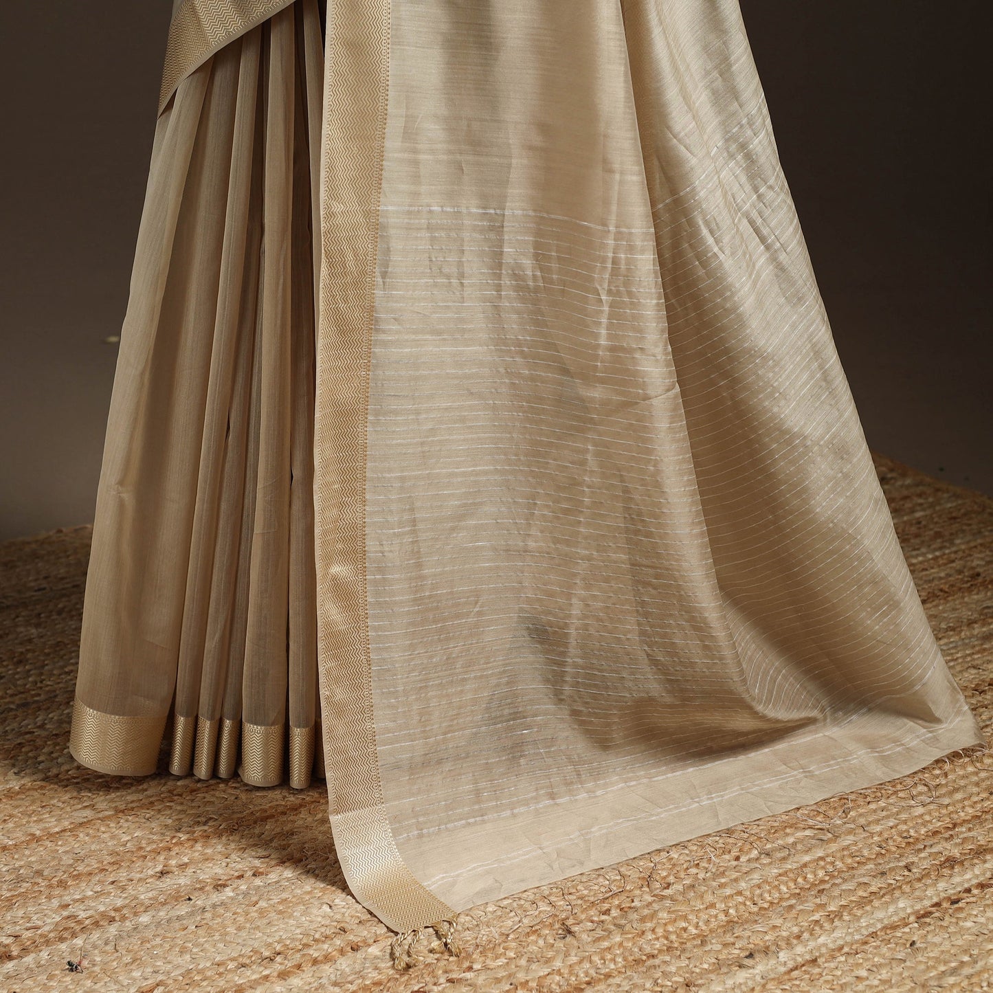 Beige - handloom maheshwari saree with zari border 01