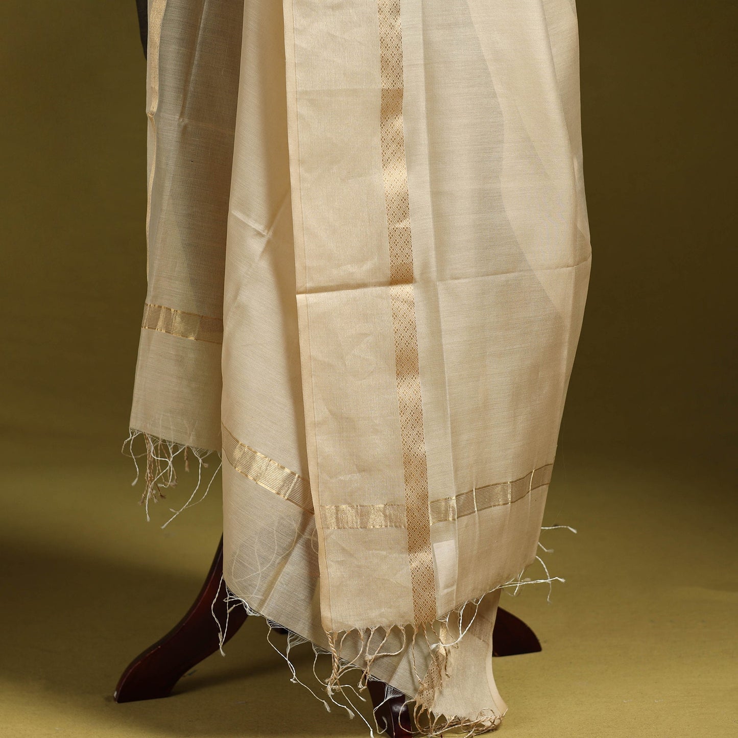 Handloom silk cotton maheshwari dupatta with zari border 13