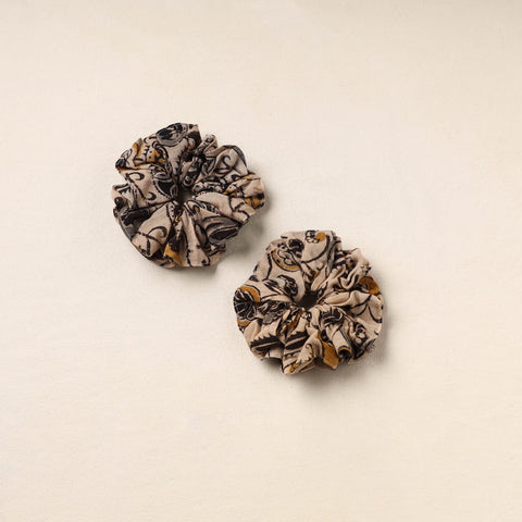 Beige - handmade cotton rubber bands/scrunchies (set of 2)