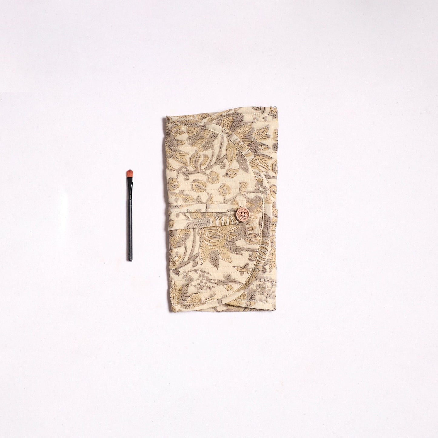 Handmade multipurpose segmented make-up brush wrap