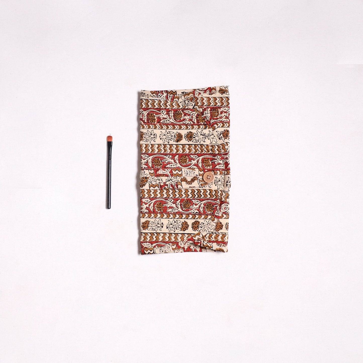 Handmade multipurpose segmented make-up brush wrap