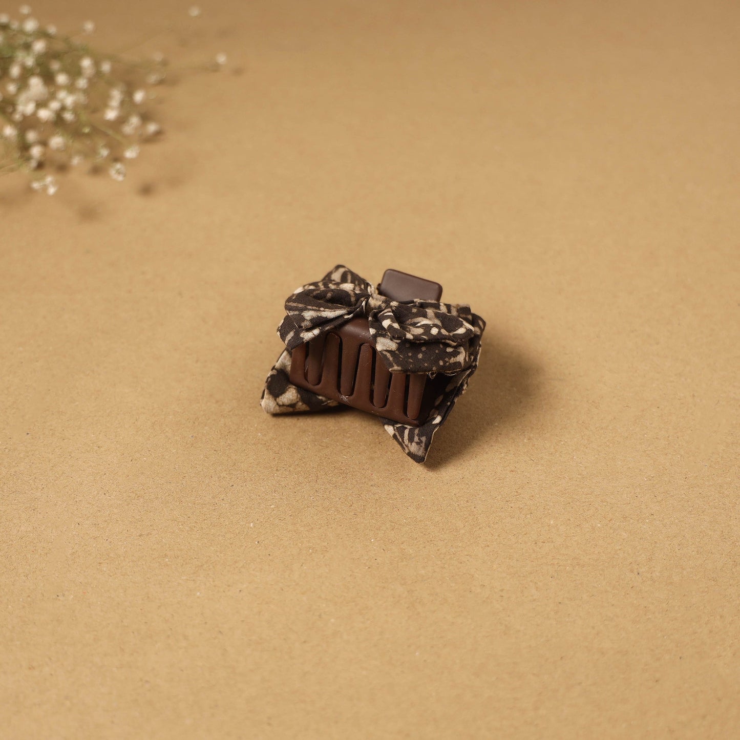 Handmade women’s bow hair claw clip 85 - handcrafted