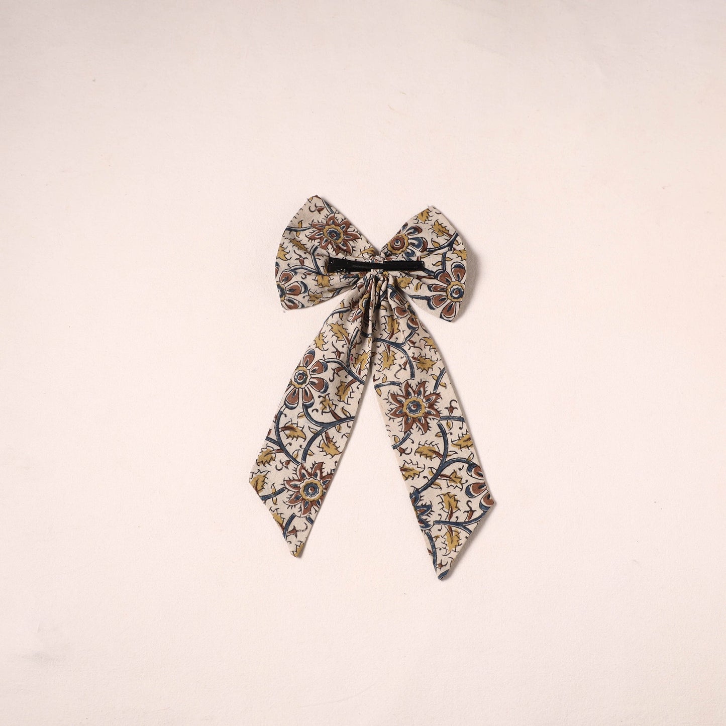 Handmade women’s bow hair clip 04 - handcrafted