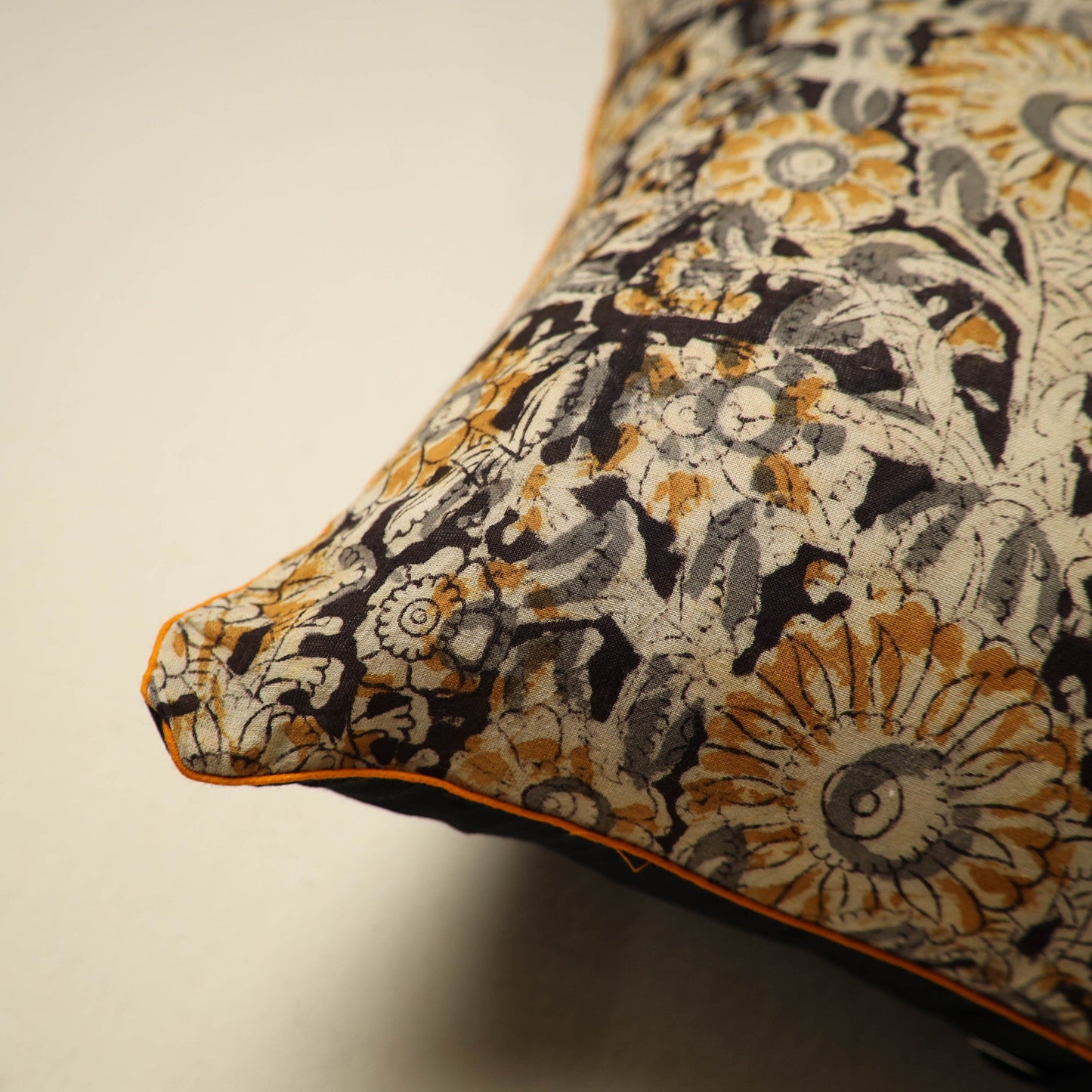 Beige - kalamkari cotton cushion cover 03 - handcrafted