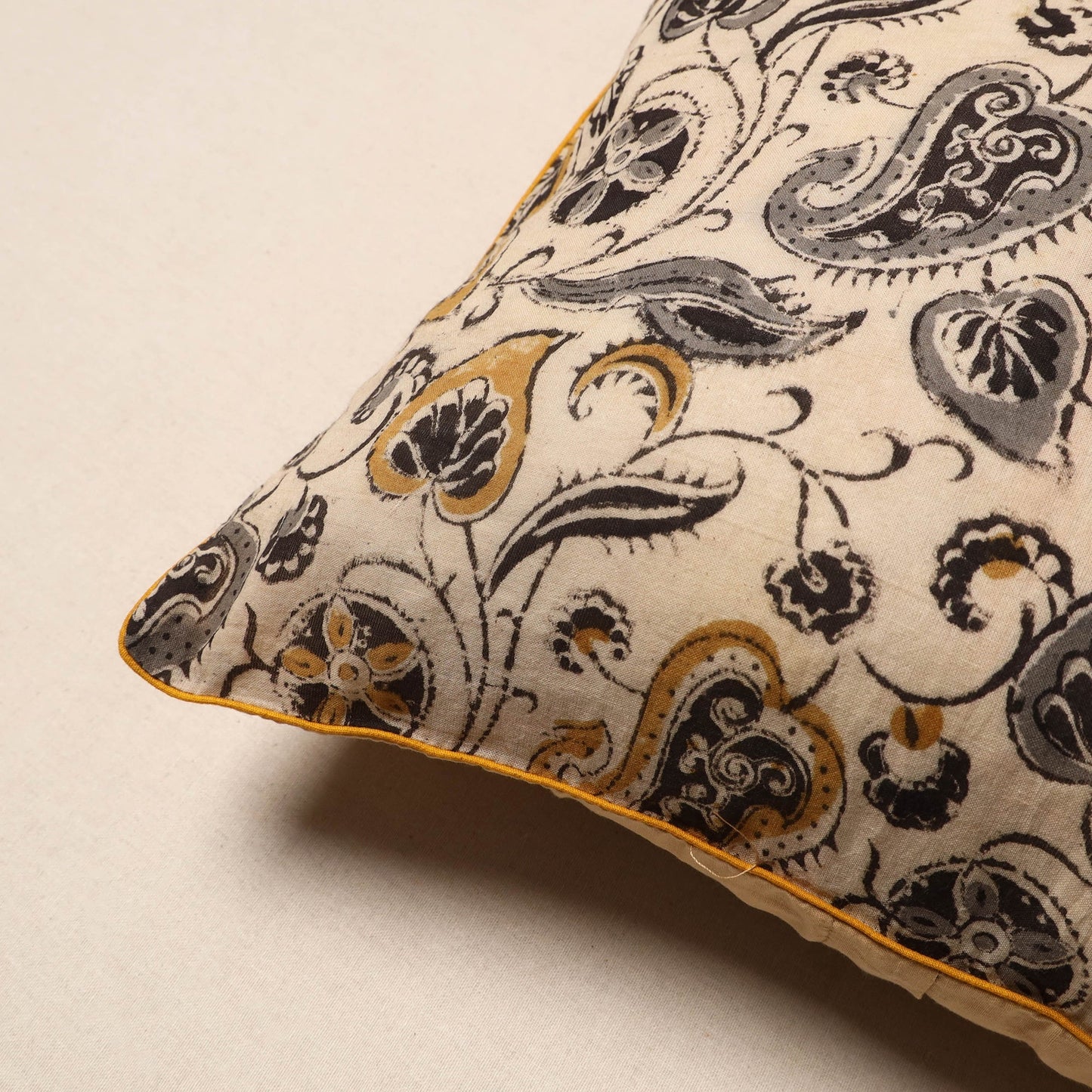 Kalamkari cotton cushion cover 39 - handcrafted