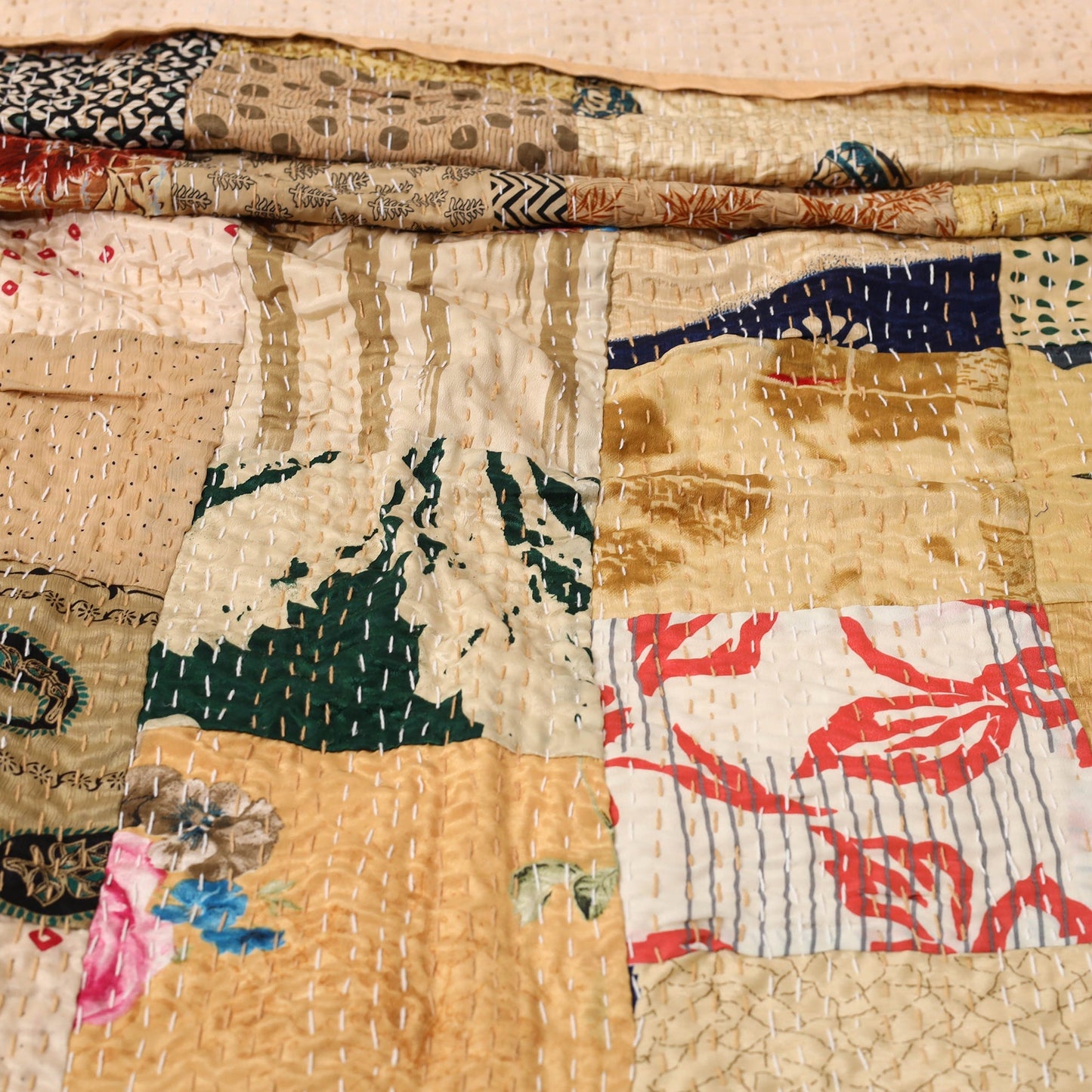 Khambadiya tagai patchwork quilt / gudri / blanket (109 x