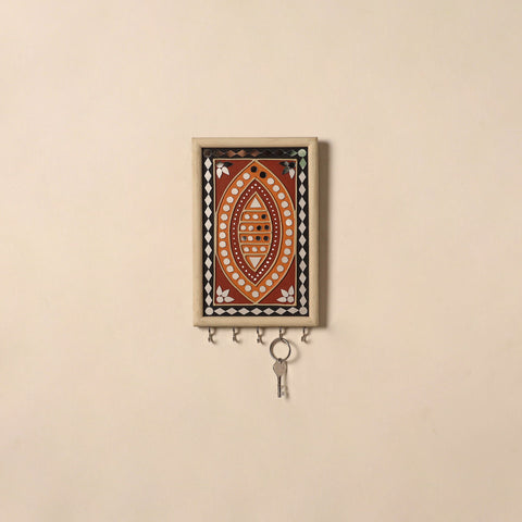 Kutch mud mirror work lippan art key holder (9 x 6 in) 31
