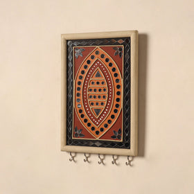 Kutch mud mirror work lippan art key holder (9 x 6 in) 31