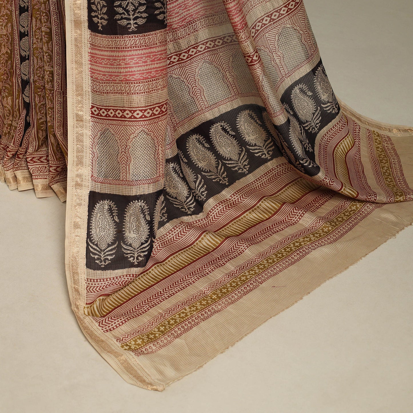 Beige - handloom maheshwari silk bagh saree 01 - handcrafted