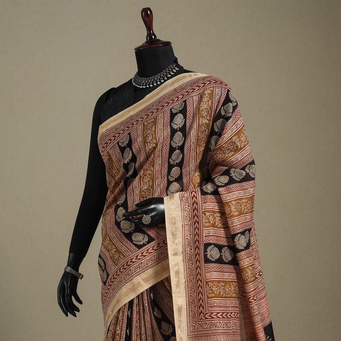 Beige - handloom maheshwari silk bagh saree 01 - handcrafted