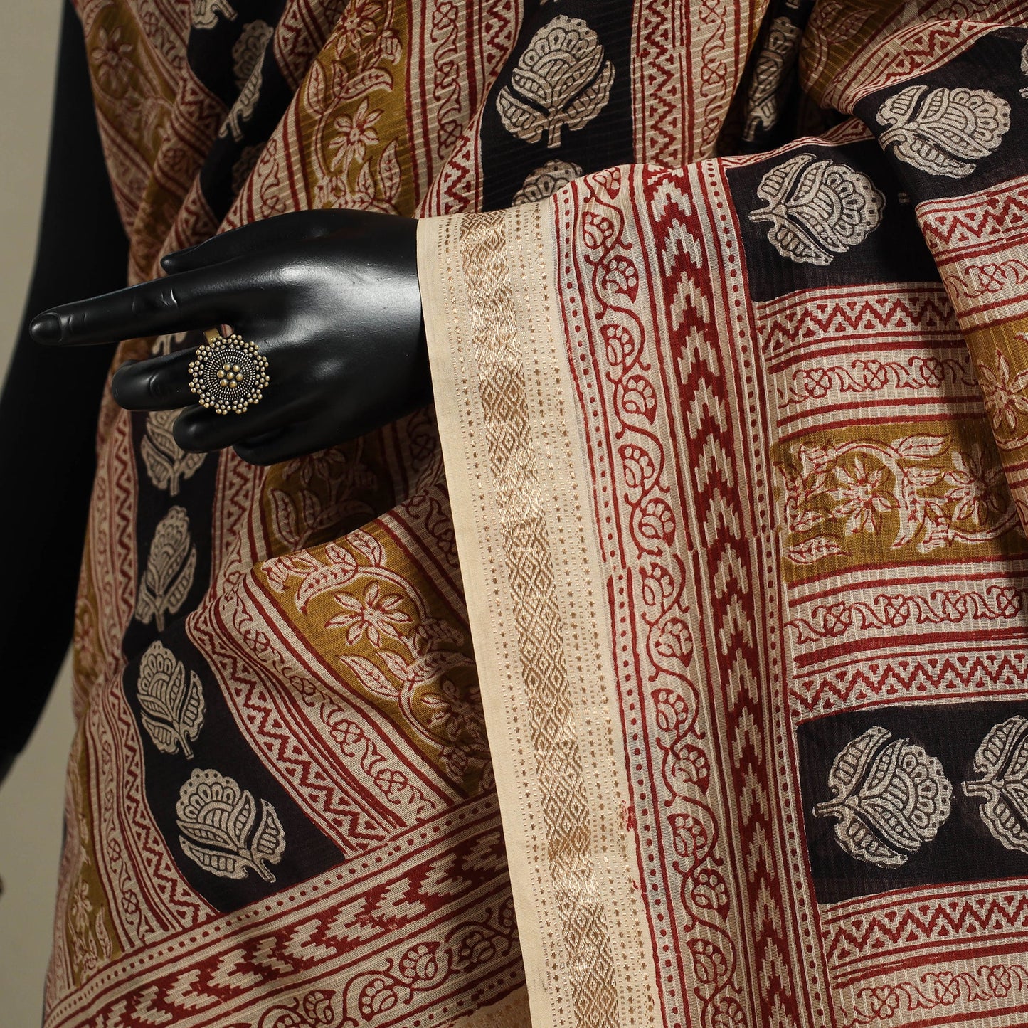 Beige - handloom maheshwari silk bagh saree 01 - handcrafted