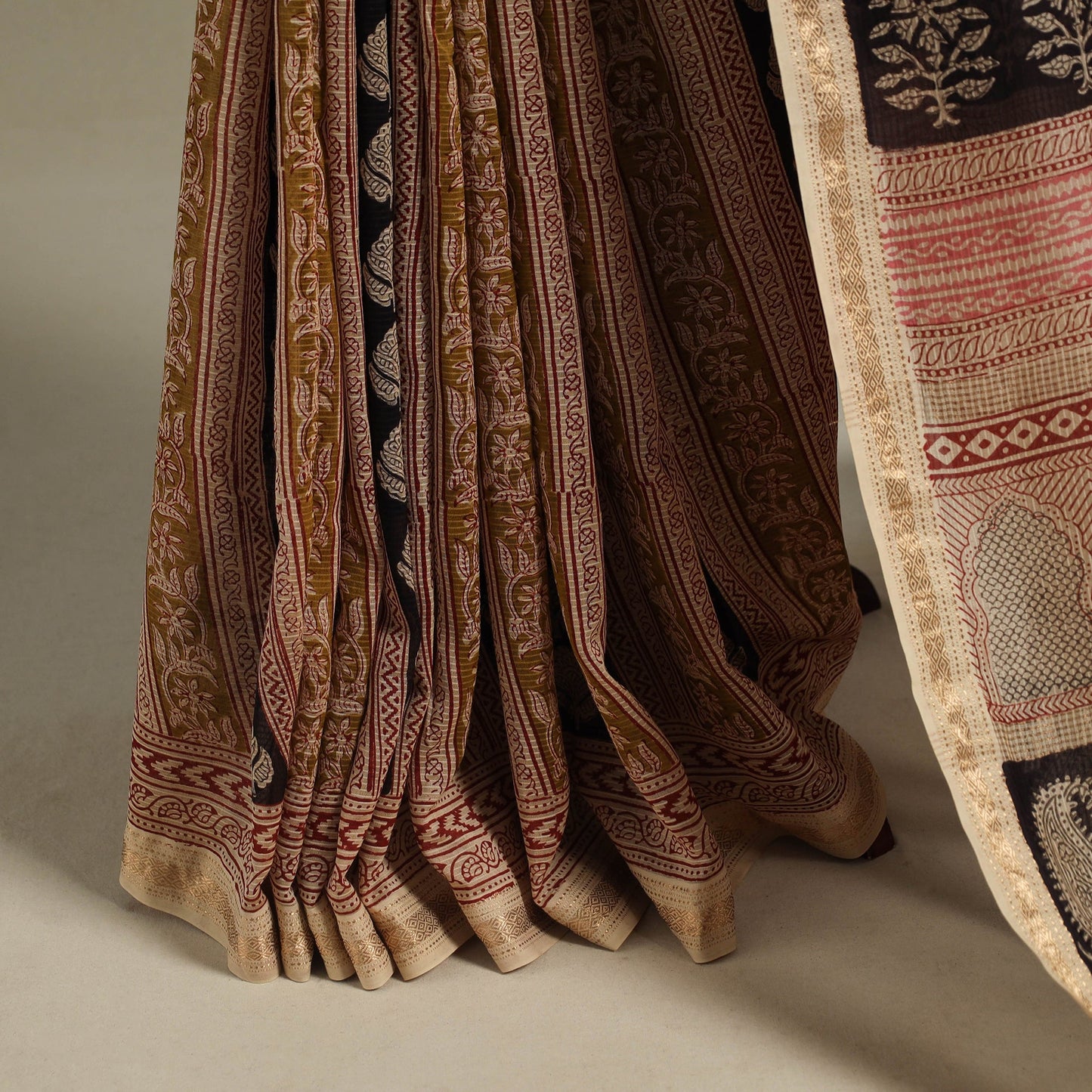 Beige - handloom maheshwari silk bagh saree 01 - handcrafted