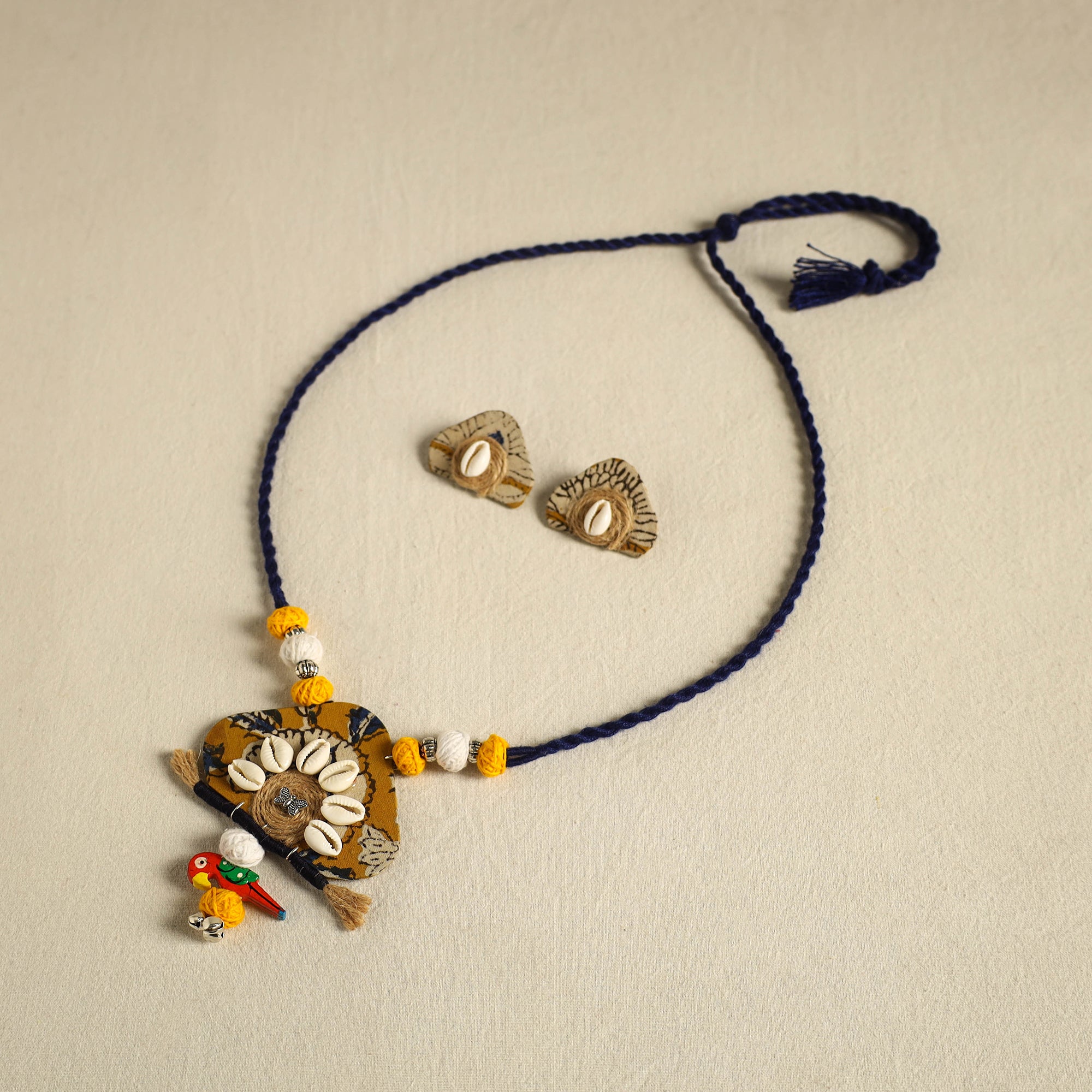 Beige - multicolor - fabart jute & shell work necklace set