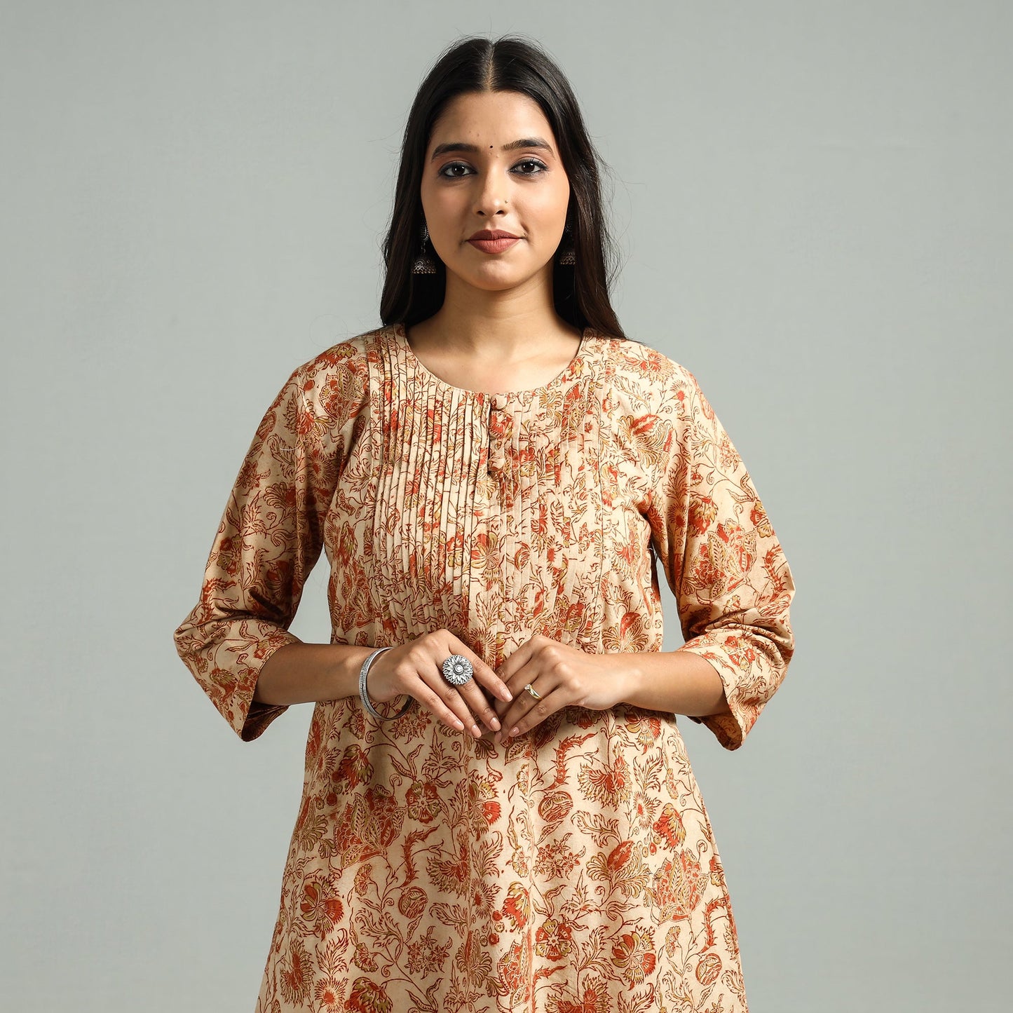 Buy Pedana Kalamkari Hand Block Printed Cotton Pintuck Kurta Online at iTokri.com