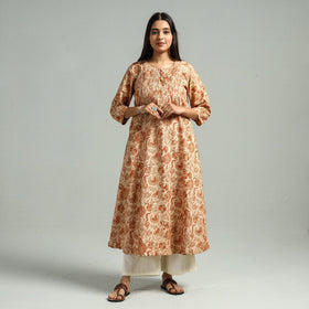 Buy Pedana Kalamkari Hand Block Printed Cotton Pintuck Kurta Online at iTokri.com