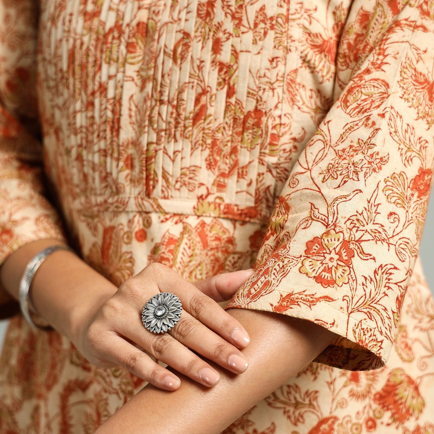 Buy Pedana Kalamkari Hand Block Printed Cotton Pintuck Kurta Online at iTokri.com