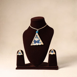 Beige Shell Work Fabart Jute Necklace Set