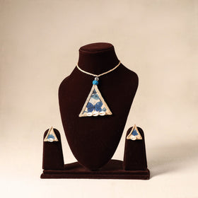 Beige Shell Work Fabart Jute Necklace Set