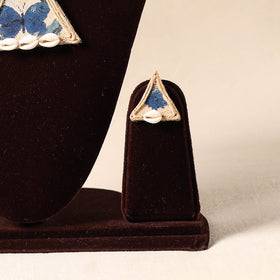 Beige Shell Work Fabart Jute Necklace Set