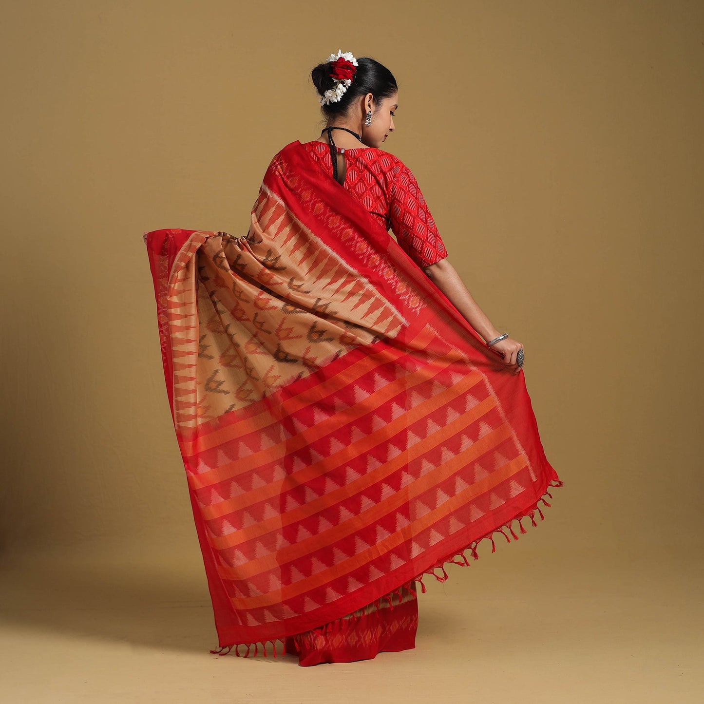 Beige Telia Rumal Handloom Cotton Pochampally Double Ikat Saree