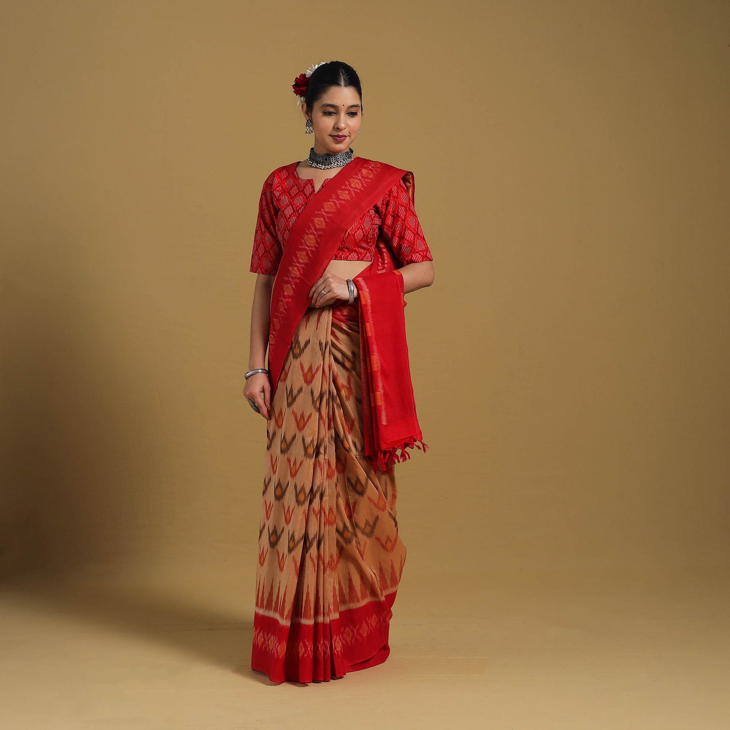 Beige Telia Rumal Handloom Cotton Pochampally Double Ikat Saree