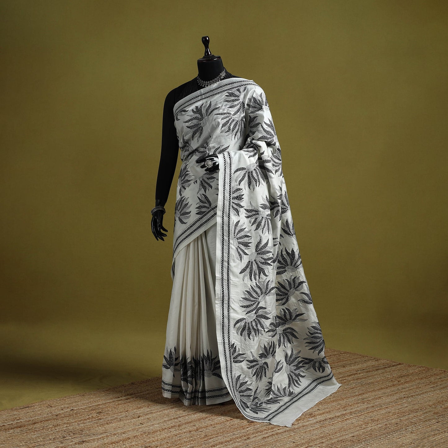Bengal hand embroidery bangalore silk handloom kantha saree