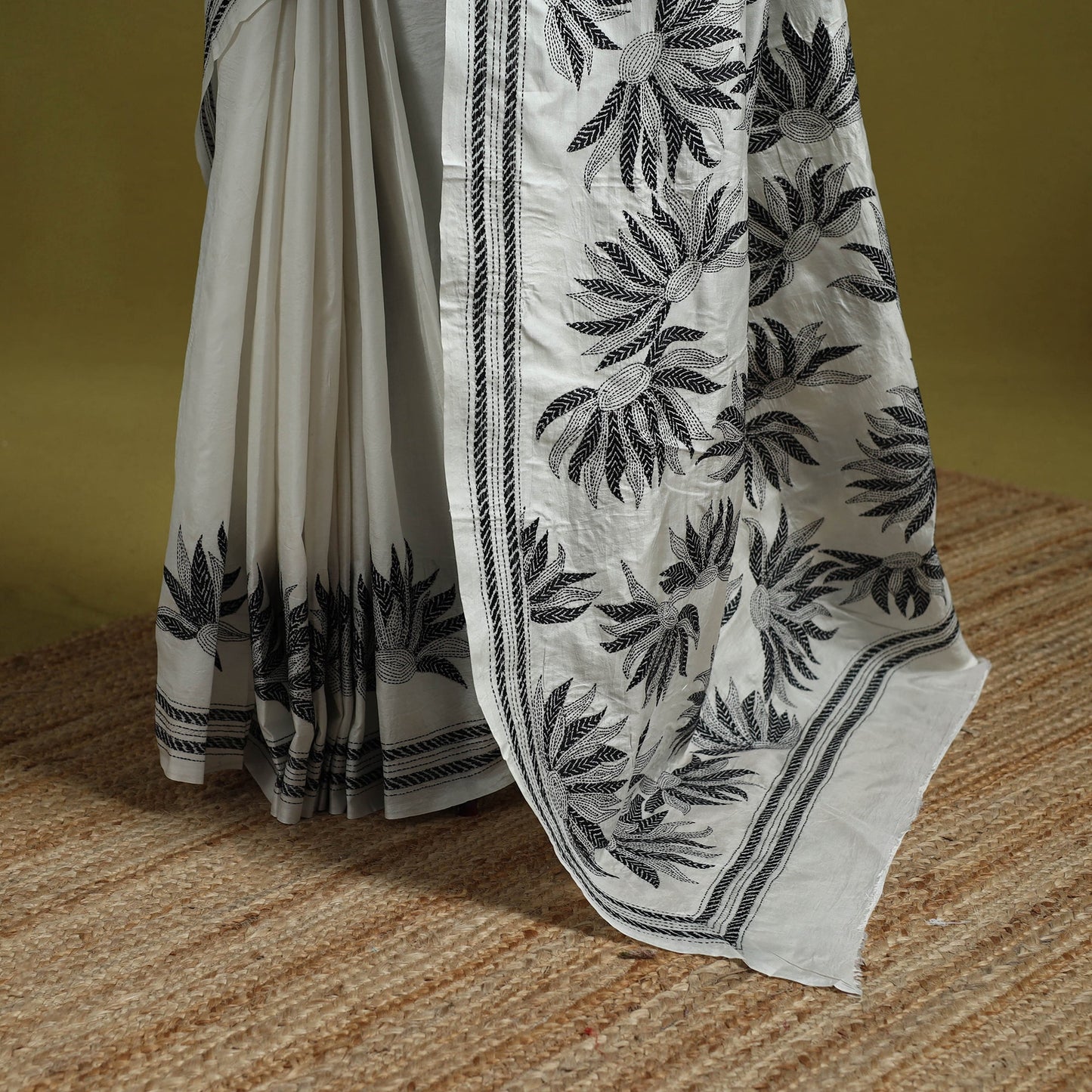 Bengal hand embroidery bangalore silk handloom kantha saree