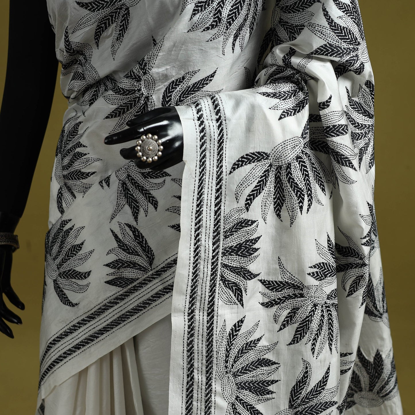 Bengal hand embroidery bangalore silk handloom kantha saree