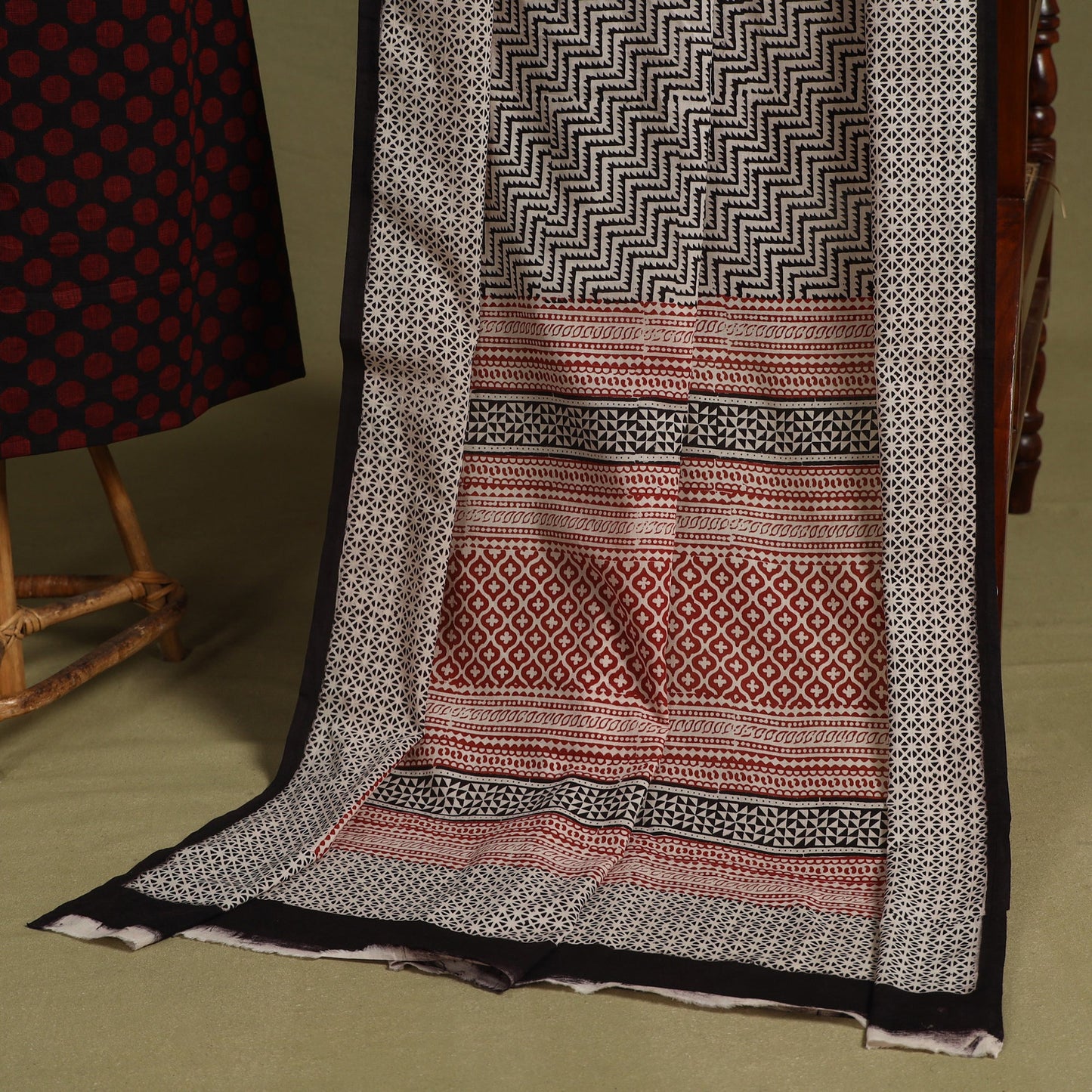 Black 2pc Unstitched Jacquard Dress Material with Jewellery Set