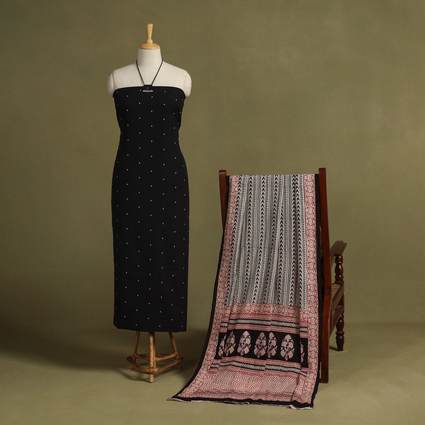 Black 2pc Unstitched Jacquard Dress Material with Jewellery Set