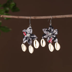 Black - anisa fabart phool kali shell earrings - handcrafted