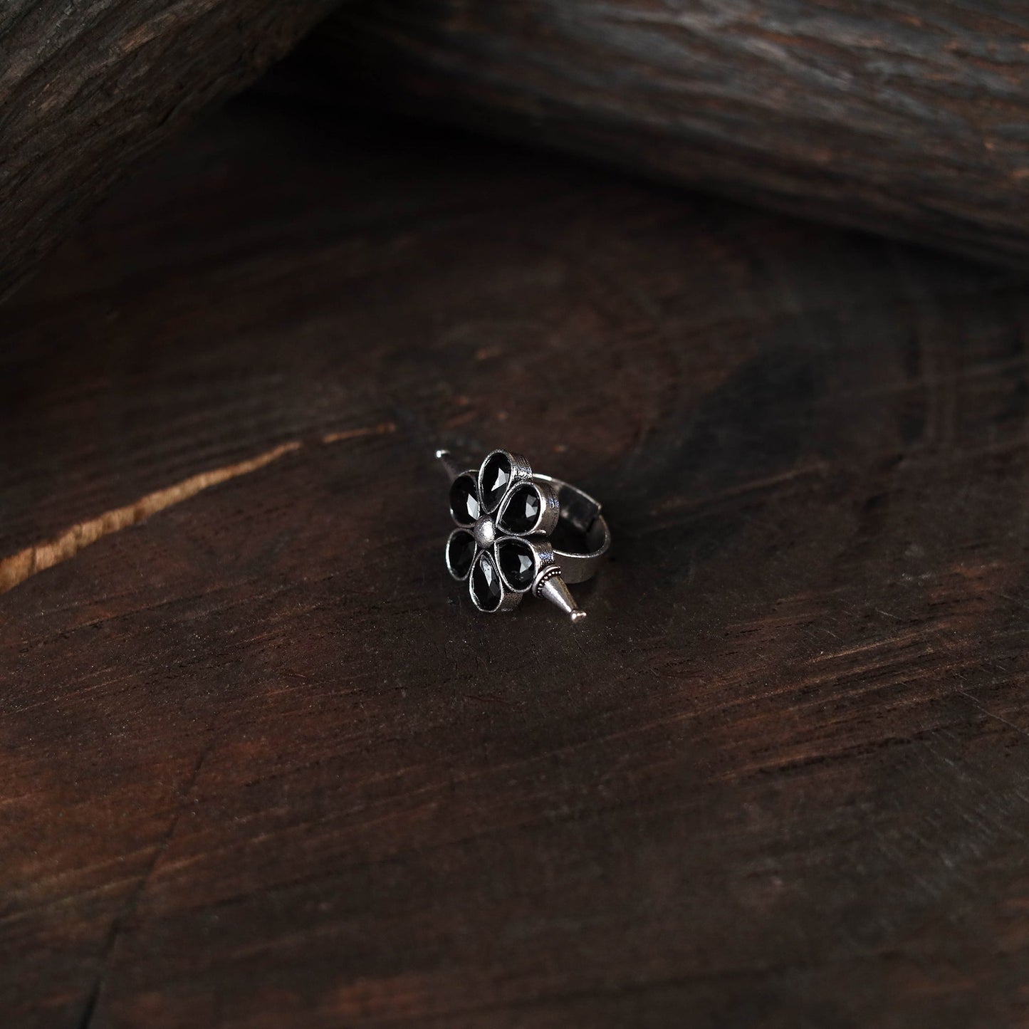 Black - antique silver finish oxidised stone work ring 43