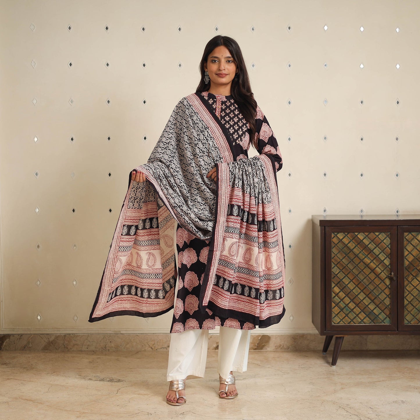 Black - bagh cotton suit set (set of 2) 01 - handcrafted