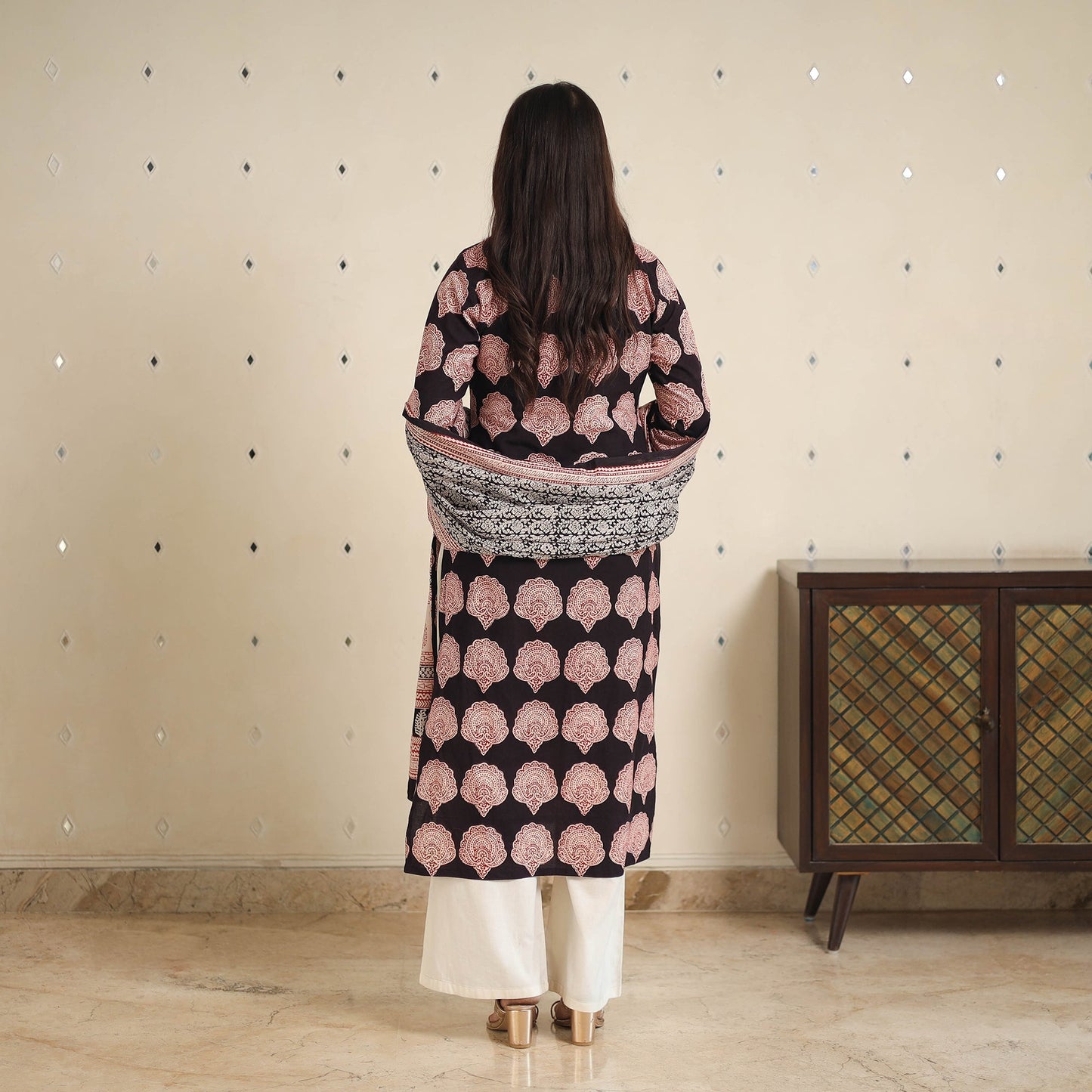 Black - bagh cotton suit set (set of 2) 01 - handcrafted