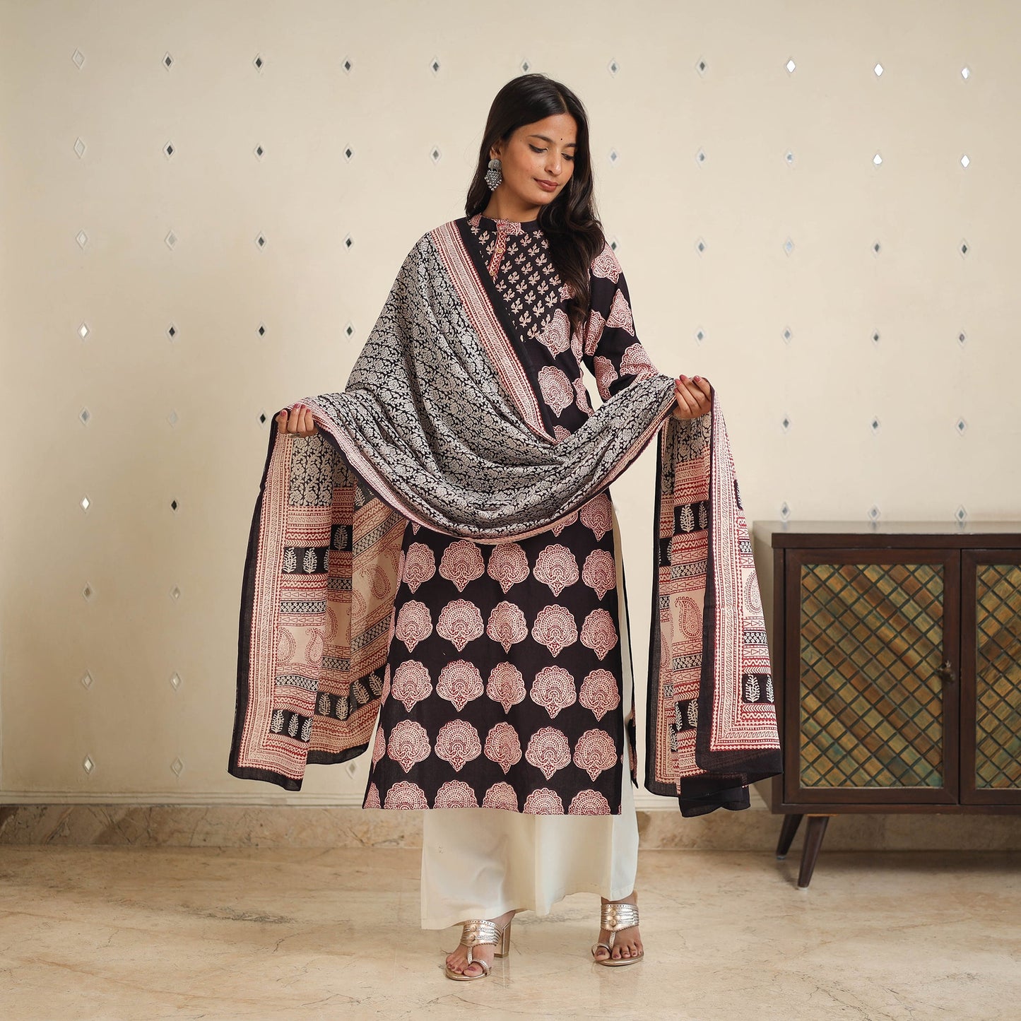 Black - bagh cotton suit set (set of 2) 01 - handcrafted